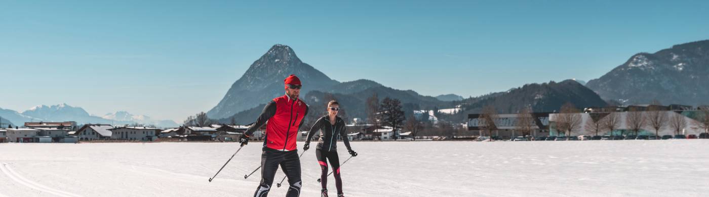 Langläufer im Skiurlaub in Tirol