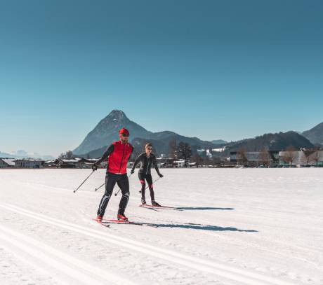 Langläufer im Skiurlaub in Tirol